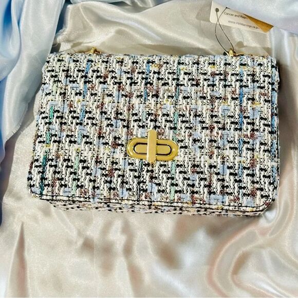 Chic Tweed Shoulder Bag with Gold Chain - Picture 10 of 12